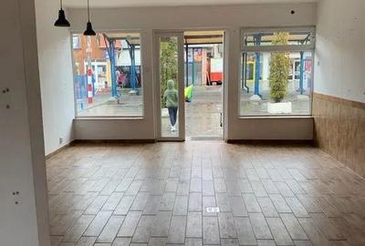 Spațiu comercial, de 42 mp, în 7 Noiembrie - 1