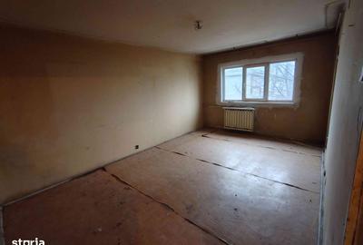 Apartament cu 3 camere decomandat în Apusului - 1