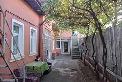 Casă individuală cu 5 camere cu Teren 200 Mp în Parcul Carol
