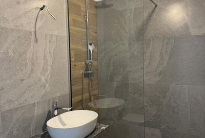 Apartament cu 2 camere decomandat în 13 Decembrie - 17