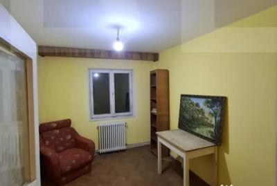 Apartament cu 3 camere semidecomandat în Central - 1