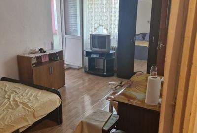 Garsoniera decomandata Metrou Constantin Brancoveanu / Alunisului