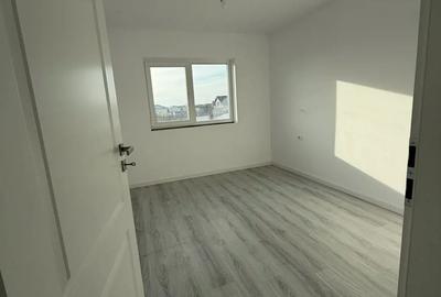 Casă cu 5 camere cu Teren 305 Mp în Remetea Mare - 3