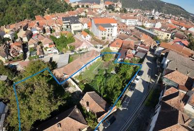 Teren Construcții intravilan de 1949 mp, în Central