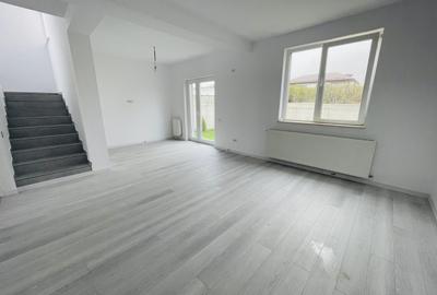 Casă cu 4 camere cu Teren 250 Mp în Domnești - 1