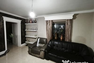 Casă cu 8 camere cu Teren 750 Mp în Central