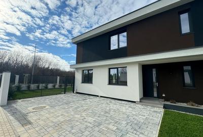 Duplex cu 5 camere cu Canalizare în Dumbrăvița - 1