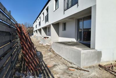 Casă cu 4 camere cu Canalizare în Central - 2