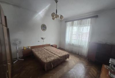 Duplex cu 4 camere cu Canalizare în Central - 2