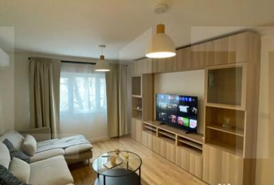 Apartament cu 4 camere semidecomandat în Cetății