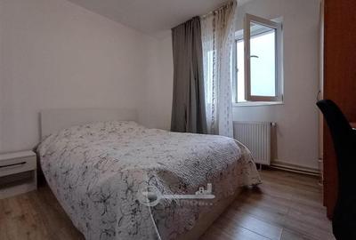 Apartament cu 3 camere decomandat, mobilat în Mircea cel Bătrân