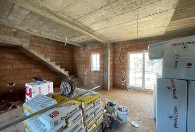 Duplex cu 3 camere cu Canalizare în Moșnița Nouă - 1