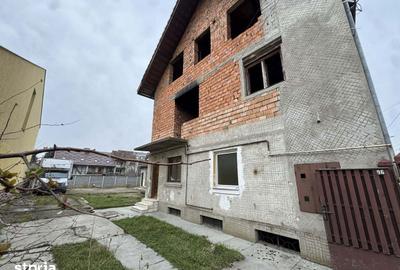 Casă cu 8 camere cu Teren 622 Mp în Titulescu - 17
