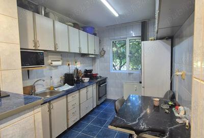 Vand apartament trei camere ,zona Aparatori Patriei!! - 4