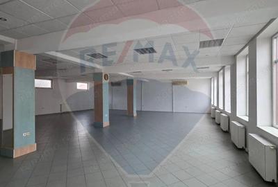 Spațiu comercial, de 450 mp, în Central - 8