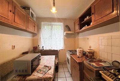 Apartament 2 camere etaj 2 zona centrala Str Pacii - 1