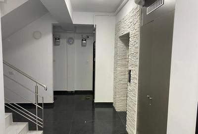 Garsonieră decomandată în Sud