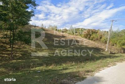 Teren de 3247 mp, în Central