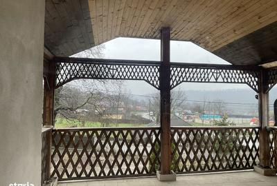 Casă cu 4 camere în Poienari - 1