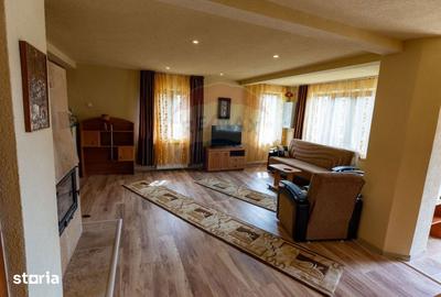 Casă cu 3 camere cu Teren 2497 Mp în Central - 11