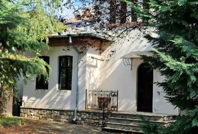 Câmpina,  stil neoromânesc în zona ultracentrală (Bulevard)vilă elegantă