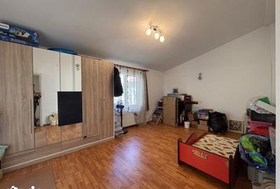 Casă cu 10 camere cu Canalizare în Central - 2