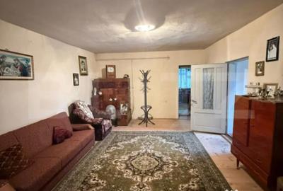 Casă cu 3 camere cu Teren 2745 Mp în Central - 1