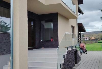 Casă cu 4 camere cu Teren 1400 Mp în Central - 11
