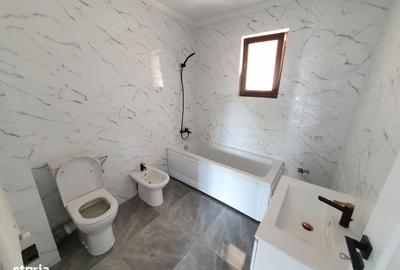 Casă cu 4 camere cu Canalizare în Central