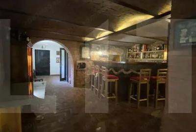 Casă cu 7 camere cu Teren 3000 Mp în Central - 9