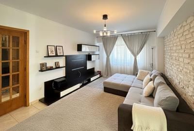 Apartament cu 3 camere, mobilat în Stadion