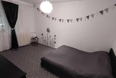 Garsonieră decomandată, mobilată în Tei