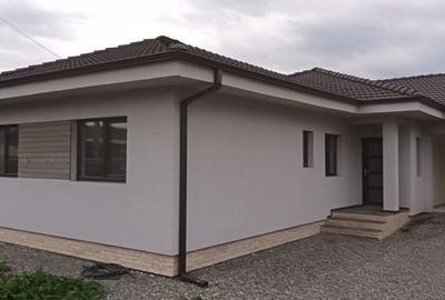 Casă cu 3 camere în Teiu - 3