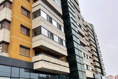 Apartament 3 camere, 2 bai, parcare subterana Complex...