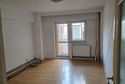 Apartament cu 4 camere în Tineretului