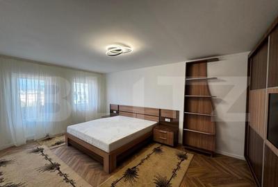 Apartament de inchiriat, cu 4 camere, 90 mp, zona Centru Tr - 17