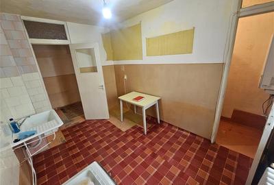 Apartament cu 2 camere decomandat în Micro IV - 17