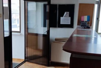 Inchiriem spatiu-birou- salon - 1