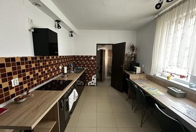 Casă cu 4 camere în Central - 2