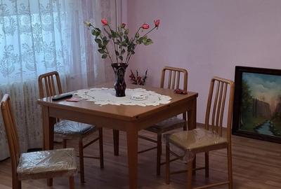 Apartament cu 3 camere decomandat în Est - 1