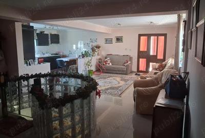 Casă cu 8 camere cu Teren 1000 Mp în Central - 10