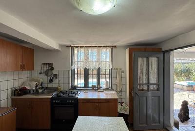 Casă cu 8 camere cu Teren 4057 Mp în Găneasa - 2