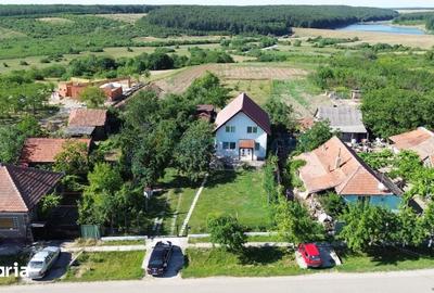 Casă cu 5 camere cu Teren 1942 Mp în Nojorid