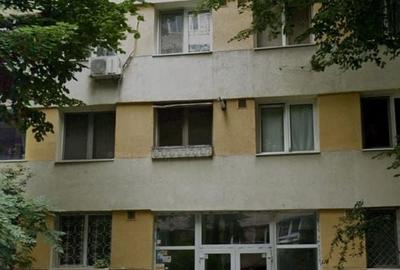 Apartament cu 3 camere semidecomandat în Colentina