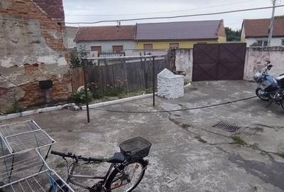Casă cu 2 camere cu Teren 540 Mp în Central - 3
