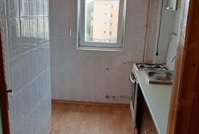 Inchiriez apartament 3 camere ora?ul Brad - 1