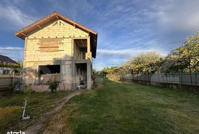 Casă cu 3 camere în Iezureni