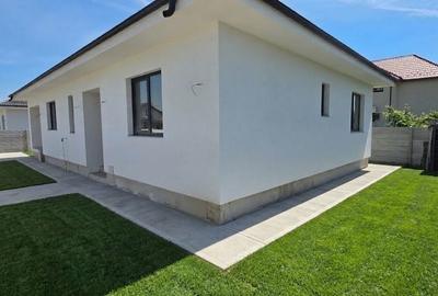 Casă cu 4 camere cu Teren 400 Mp în Domnești - 1