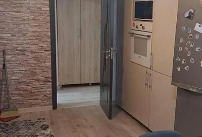 Apartament cu 3 camere decomandat în Km 4 - 8