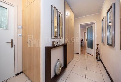 Apartament cu 3 camere semidecomandat în Tractorul - 7